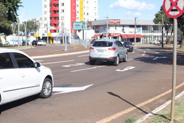 Cruzamentos estratégicos recebem nova sinalização horizontal