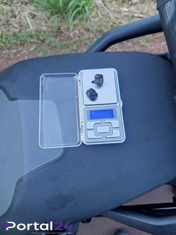 Jovem é abordado pela ROCAM com cocaína e motocicleta irregular em Cascavel