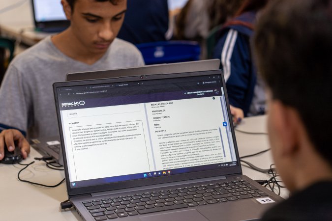 Redação Paraná: correção por inteligência artificial é ampliada para novos gêneros textuais