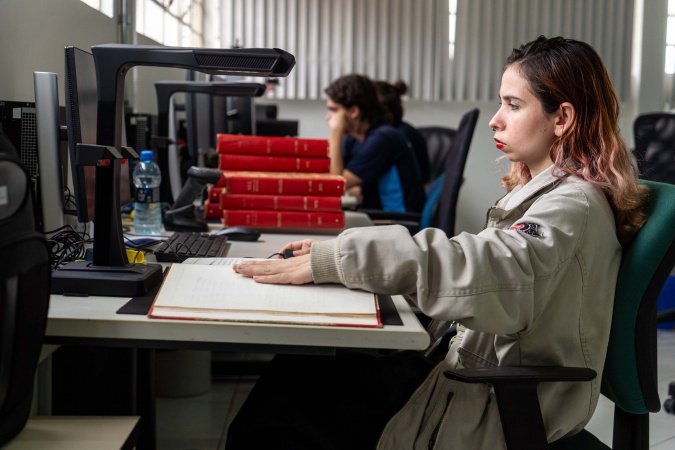 Educação começa processo pioneiro de digitalização de 50 milhões de páginas de acervo