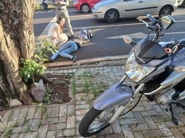 Motociclista fica ferida em acidente no centro de Cascavel