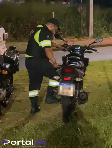 Operação conjunta apreende motocicleta durante blitz no viaduto do bairro Veneza, em Cascavel