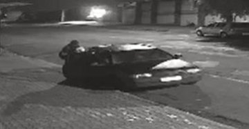 homem ateia fogo em Gol na rua Manaus