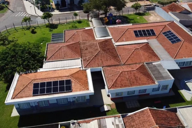 Instalação de sistemas de geração solar da Copel avança em escolas públicas do Paraná