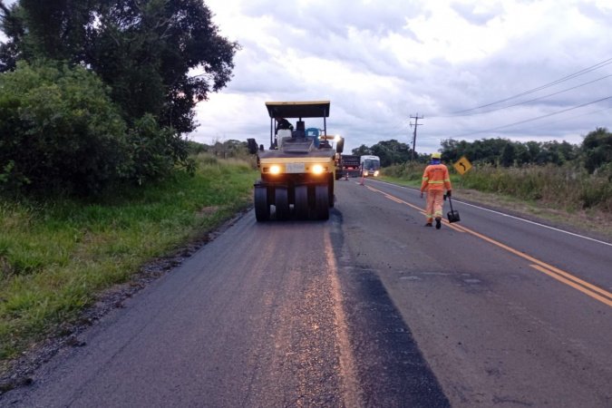 Rodovia PR-662 de Foz do Jordão recebe melhorias na pista e nos acostamentos