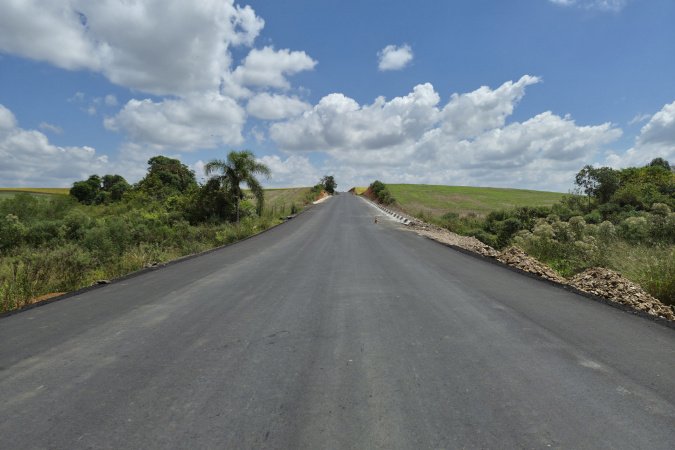 Pavimentação de nova rodovia em Rebouças chega a 36% de execução
