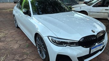 "BMW estava escondida atrás de um jet-ski em uma revenda de veículos", diz PM