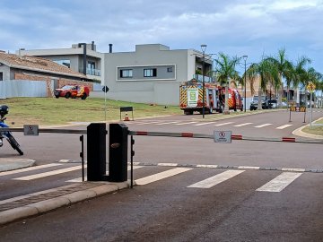 Trabalhador fica ferido em obra na rua Jorge Lacerda
