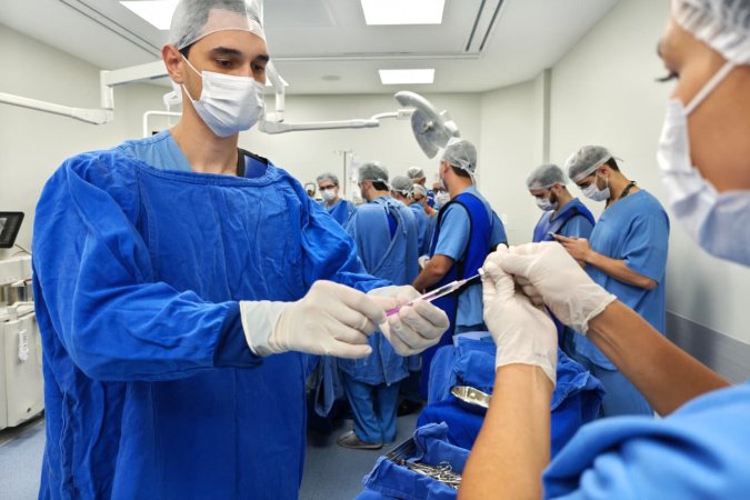 Paraná já tem 8 aplicações de polilaminina; Ratinho Junior recebe médicos e reforça apoio à pesquisa