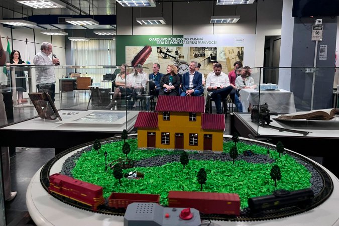Ferrovias do Paraná são tema da primeira exposição do Arquivo Público em 2026