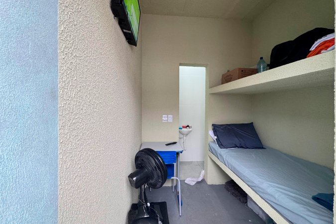 Secretaria da Segurança Pública divulga novas imagens da cela de Filipe Martins em Ponta Grossa