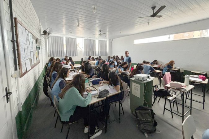 Começa retorno gradativo das aulas dos alunos do Instituto de Educação de Paranaguá