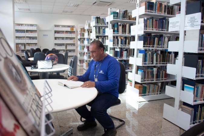 Biblioteca da Sanepar motiva hábito da leitura entre empregados em todo o Paraná