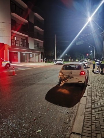 Acidente no Santa Cruz termina com dois presos em Cascavel