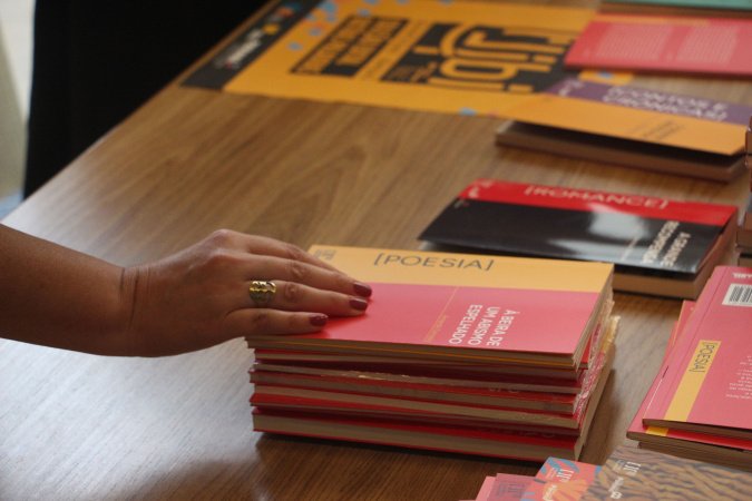 Biblioteca Pública participa de festa literária da OAB-PR com distribuição gratuita de livros