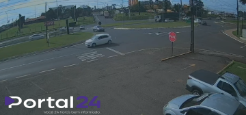 Carro é atingido por caminhão no Trevo da Portal, na BR-277, em Cascavel