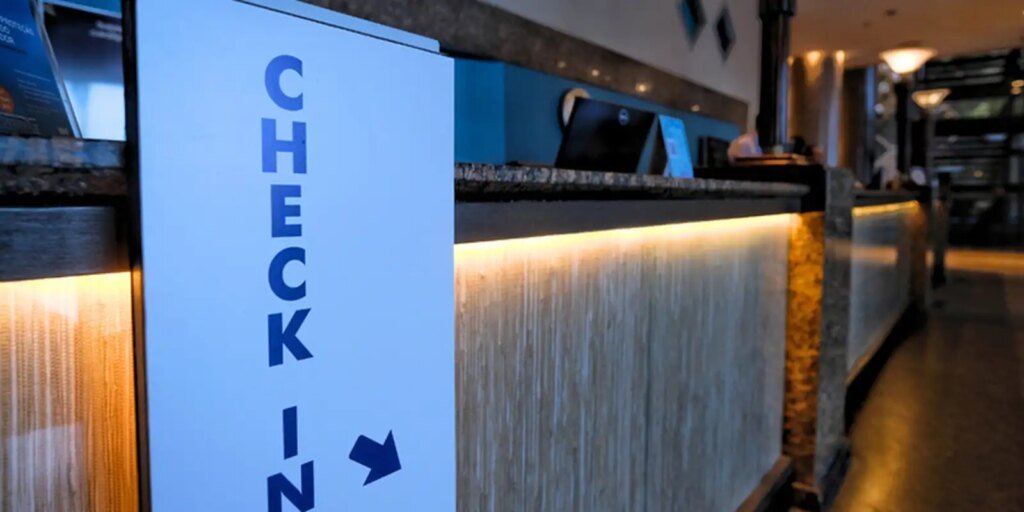 Hospedagens têm até esta segunda para adotar check-in digital