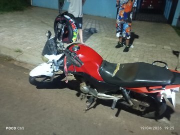 Moto com pneus carecas é apreendida com condutor sem CNH no Periolo