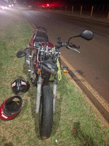 Motociclista fica ferido após colisão traseira com carro na PR-317