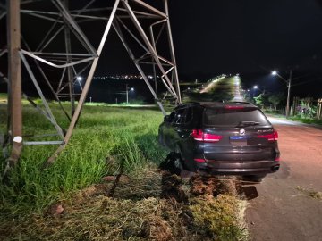 Motorista bate BMW na Avenida das Torres
