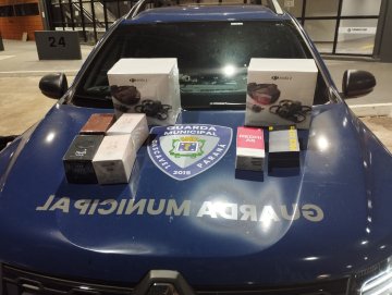 Mulher é flagrada na rodoviária com eletrônicos e perfumes do Paraguai