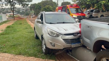 Mulher passa mal, atinge manilha e arrasta até caminhonete no Tarumã