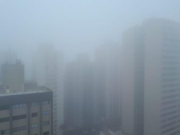 Neblina marca início da sexta-feira e tempo segue instável em Cascavel