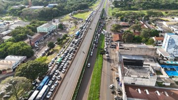 Ponte da Amizade registra congestionamento de mais de dois quilômetros