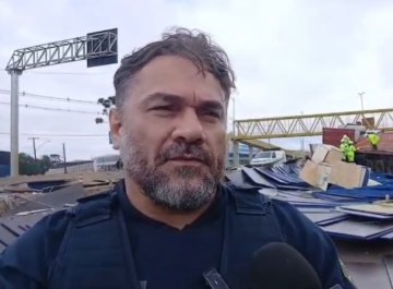 "Tráfego está sendo desviado para a marginal", diz PRF