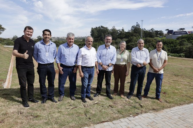 Sanepar entrega em Cascavel área revitalizada após obra de desassoreamento do lago