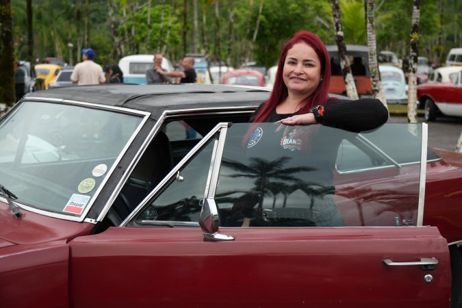 Com mais de 500 carros antigos e motos, passeio celebra Ponte de Guaratuba
