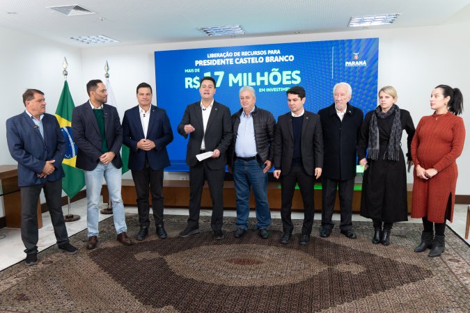Ratinho Junior libera R$ 442 milhões para obras em 10 municípios do Paraná