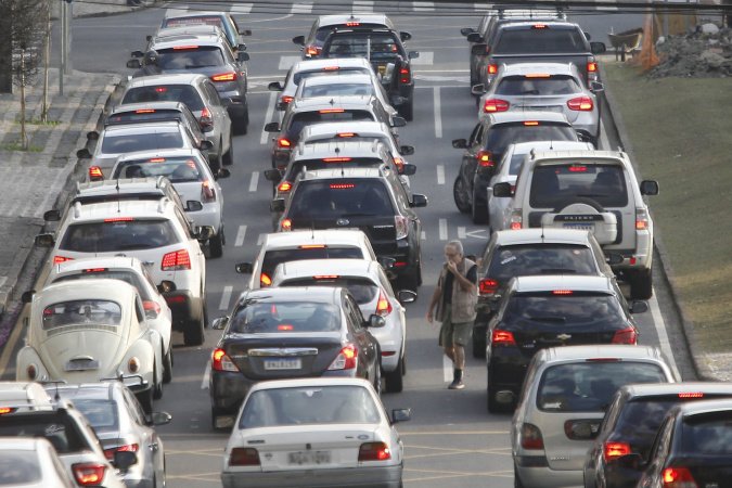 Com IPVA mais barato, número de motoristas que quitaram tributo cresce 12% no Paraná