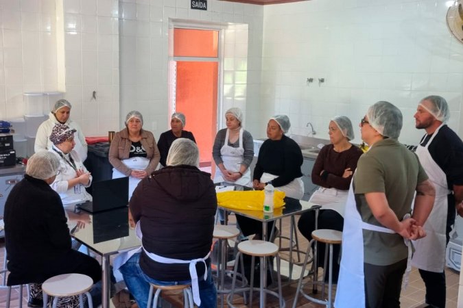 Qualificação profissional: aulas na Escola do Mar começam com curso de gastronomia