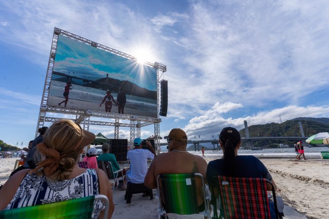 Emocionada, população se prepara para assistir à inauguração da Ponte de Guaratuba