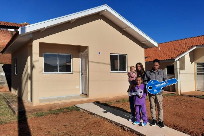 47 famílias de Figueira recebem moradias construídas com recursos do Estado