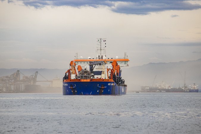 Portos do Paraná inicia nova dragagem para garantir operação no Canal de Paranaguá