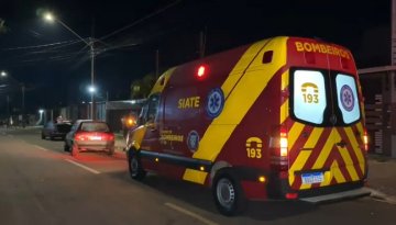 Motorista bate em carro estacionado no Riviera