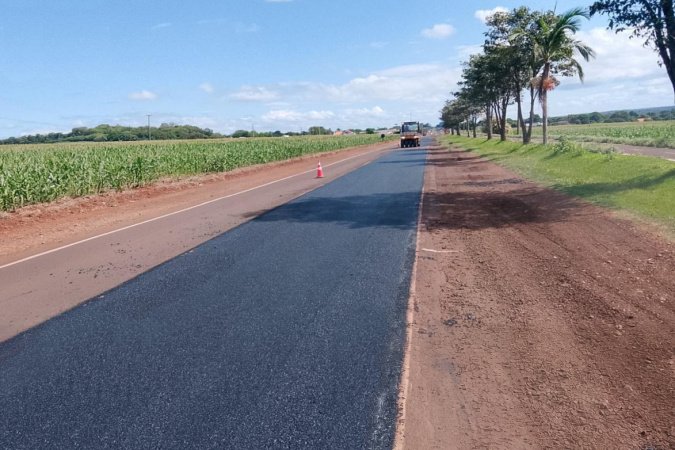 DER/PR promove obras de conservação do pavimento da PR-317 em Santa Helena