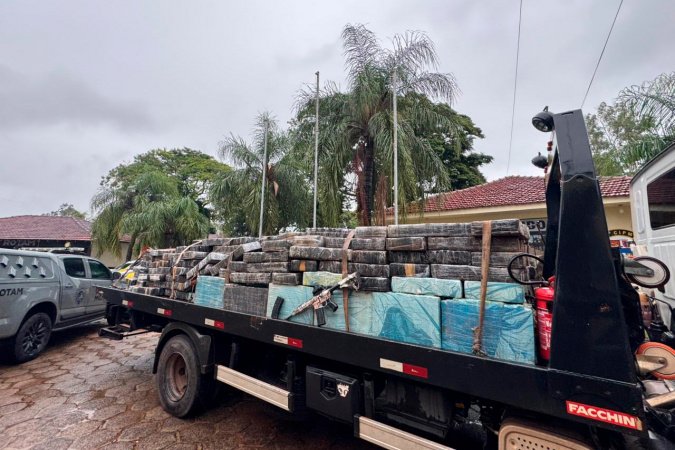 PMPR apreende mais de 5 toneladas de maconha e fuzil em Planaltina do Paraná