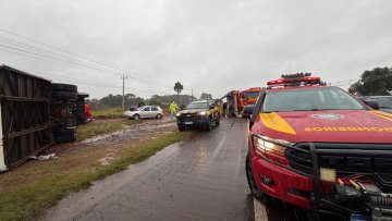 Acidente deixa 22 pessoas feridas na BR-277 em Cascavel
