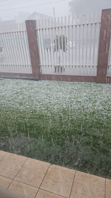 Após granizo em Cascavel, meteorologista alerta para continuidade das tempestades no Paraná