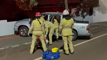 Bombeiros atendem acidente na Avenida Carlos Gomes