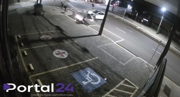 Câmera de segurança registra grave acidente com motociclista em Cascavel