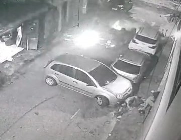 Câmera de segurança registra momento em que viatura da PM atinge pedestre durante perseguição em São Paulo