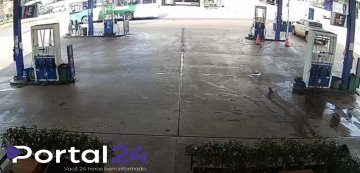 Câmera flagra colisão entre ônibus e motocicleta no centro de Cascavel