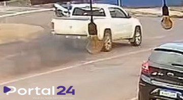 Câmera flagra motociclista furando a preferencial antes de acidente no Centro de Cascavel