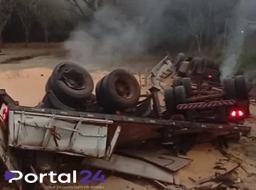 Caminhão tomba na ponte sobre o Rio Piquiri entre Marquinho e Palmital