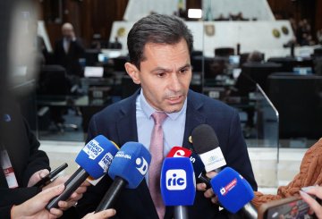 CCJ confirma decisão do Conselho de Ética e aprova parecer pela cassação do deputado Renato Freitas