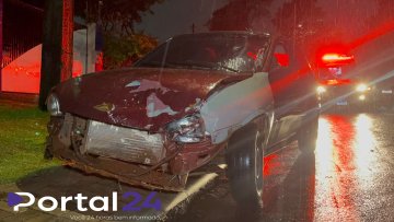 Colisão frontal entre dois veículos Corsa termina em confusão no bairro Alto Alegre, em Cascavel
